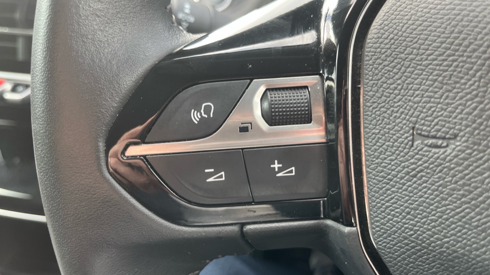 Peugeot 2008 100kW Allure Premium 50kWh 5dr Auto Electric Estate - Image 27