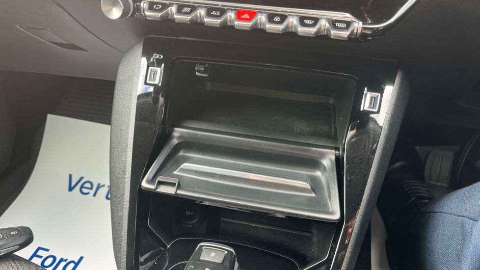 Peugeot 2008 100kW Allure Premium 50kWh 5dr Auto Electric Estate - Image 30