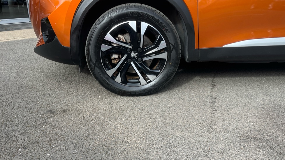 Peugeot 2008 100kW Allure Premium 50kWh 5dr Auto Electric Estate - Image 39