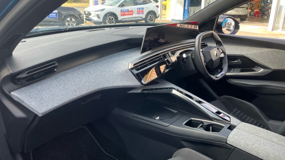 Peugeot 3008 157kW GT 73kWh 5dr Auto Electric Estate - Image 9