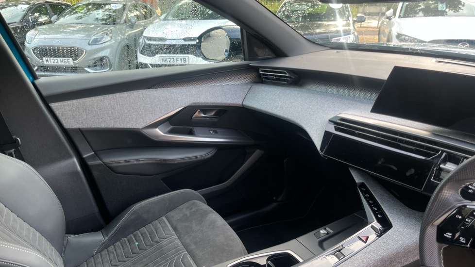 Peugeot 3008 157kW GT 73kWh 5dr Auto Electric Estate - Image 14