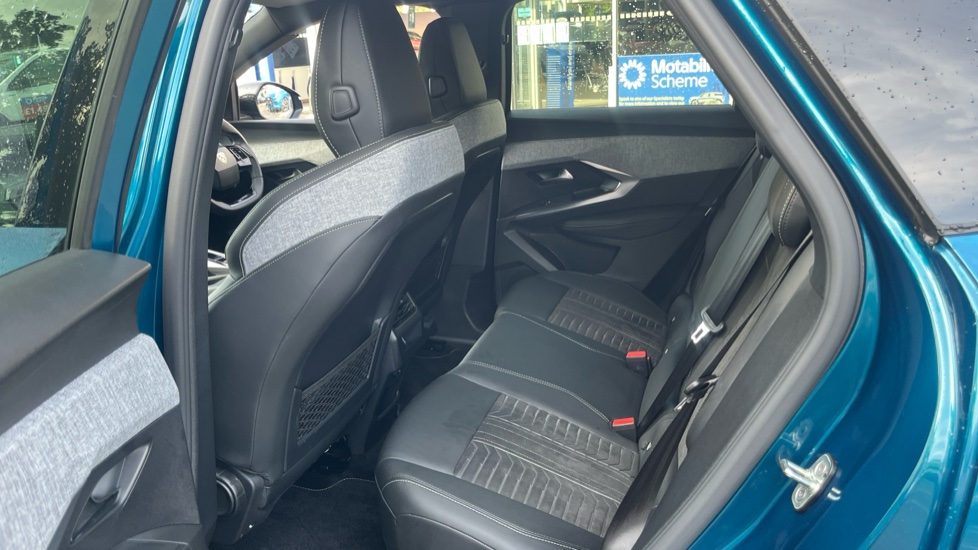 Peugeot 3008 157kW GT 73kWh 5dr Auto Electric Estate - Image 16
