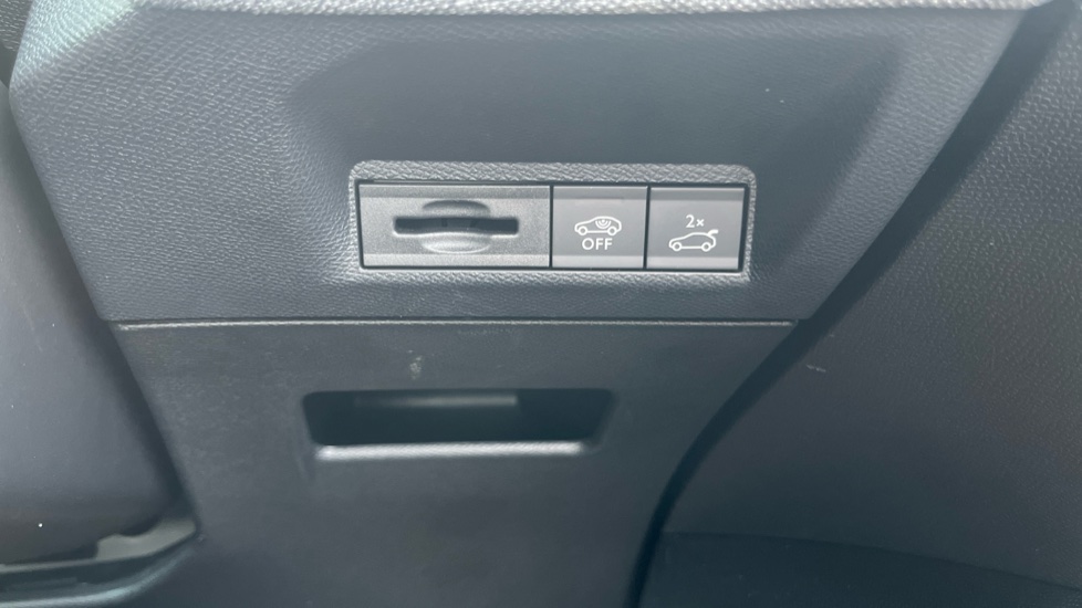 Peugeot 3008 157kW GT 73kWh 5dr Auto Electric Estate - Image 21