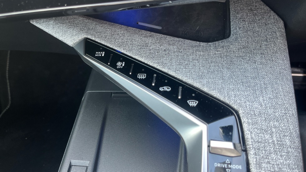 Peugeot 3008 157kW GT 73kWh 5dr Auto Electric Estate - Image 33