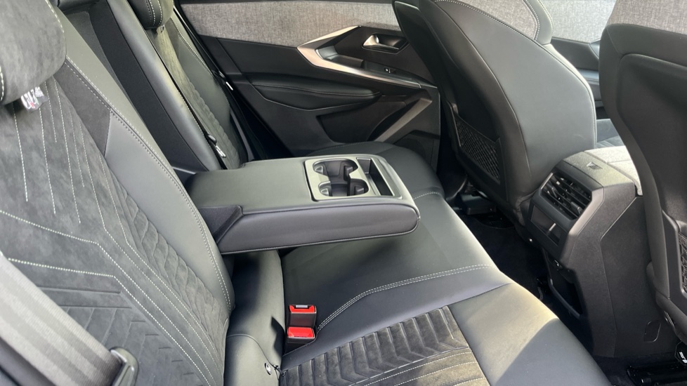 Peugeot 3008 157kW GT 73kWh 5dr Auto Electric Estate - Image 40