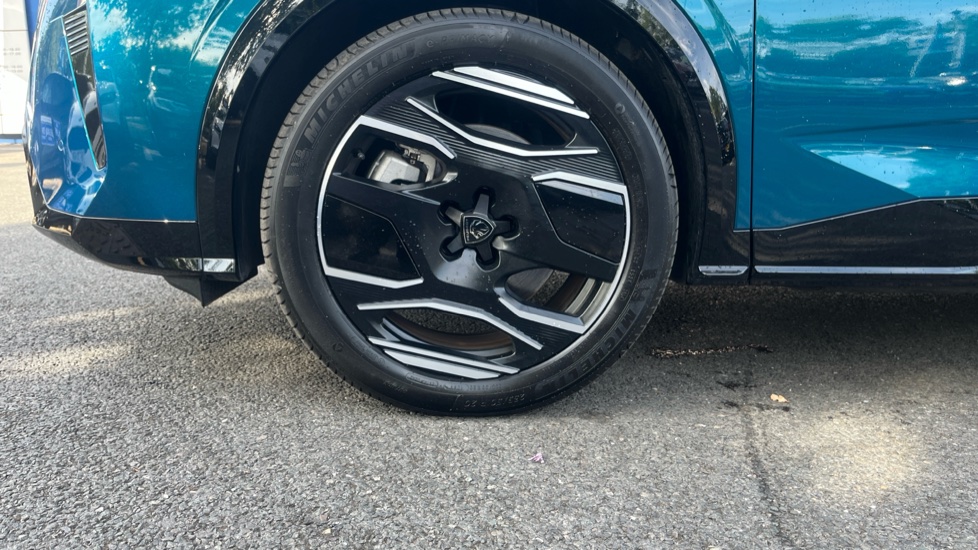 Peugeot 3008 157kW GT 73kWh 5dr Auto Electric Estate - Image 44