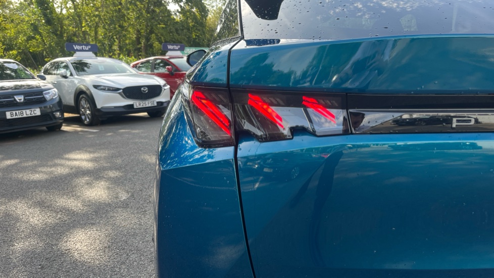 Peugeot 3008 157kW GT 73kWh 5dr Auto Electric Estate - Image 48