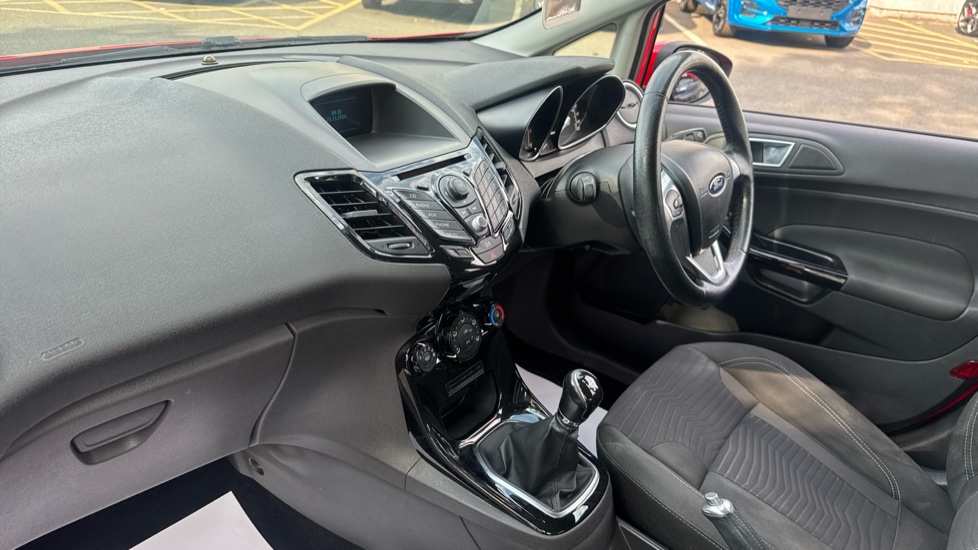 Ford Fiesta 1.25 82 Zetec 5dr Petrol Hatchback - Image 9