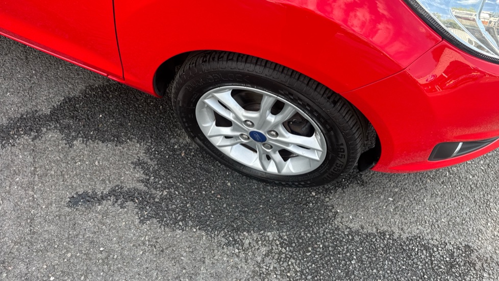 Ford Fiesta 1.25 82 Zetec 5dr Petrol Hatchback - Image 24