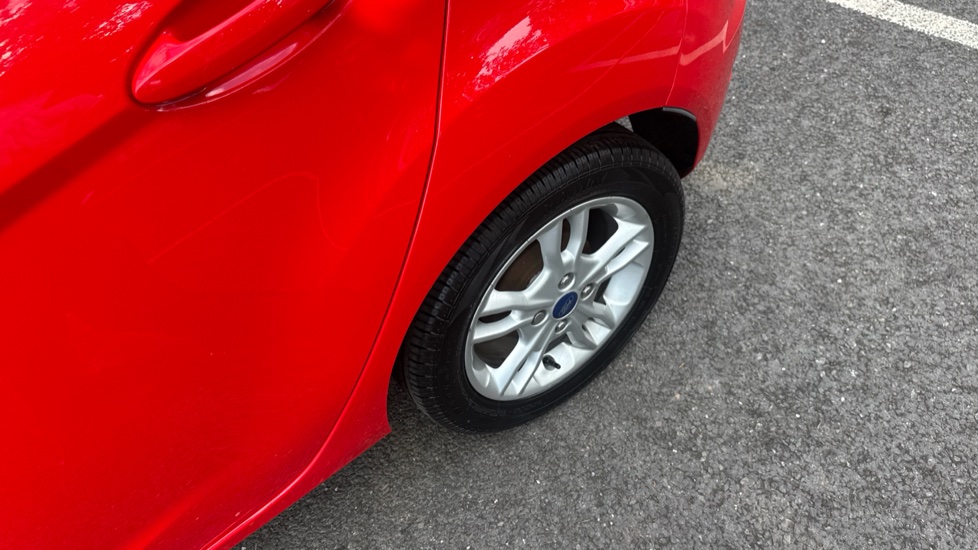 Ford Fiesta 1.25 82 Zetec 5dr Petrol Hatchback - Image 29