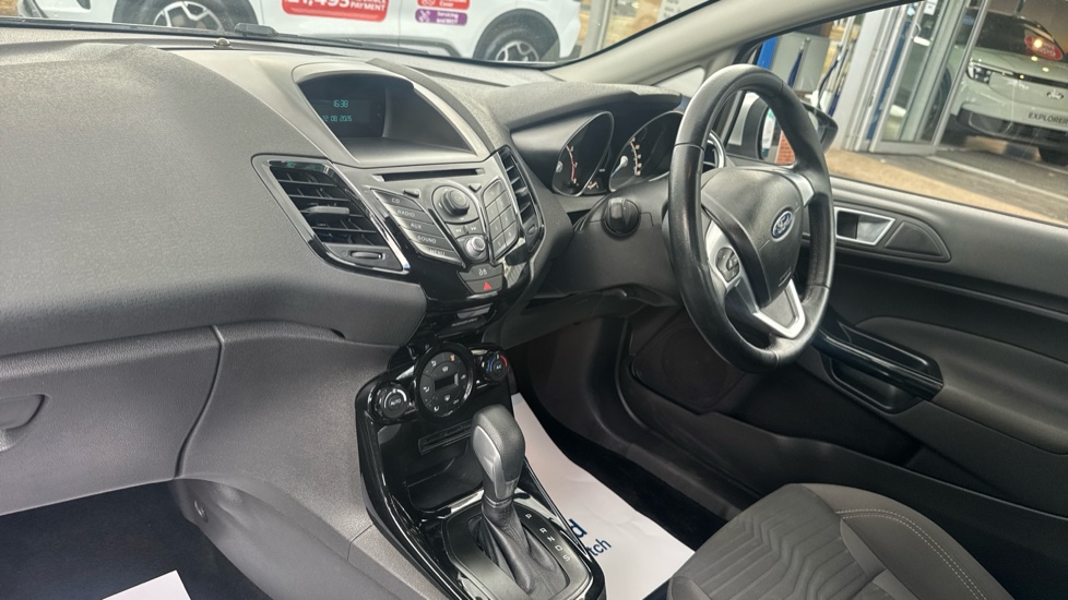 Ford Fiesta 1.6 Zetec 3dr Powershift Petrol Hatchback - Image 9