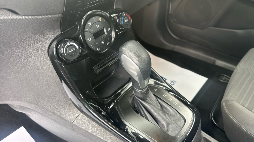 Ford Fiesta 1.6 Zetec 3dr Powershift Petrol Hatchback - Image 13