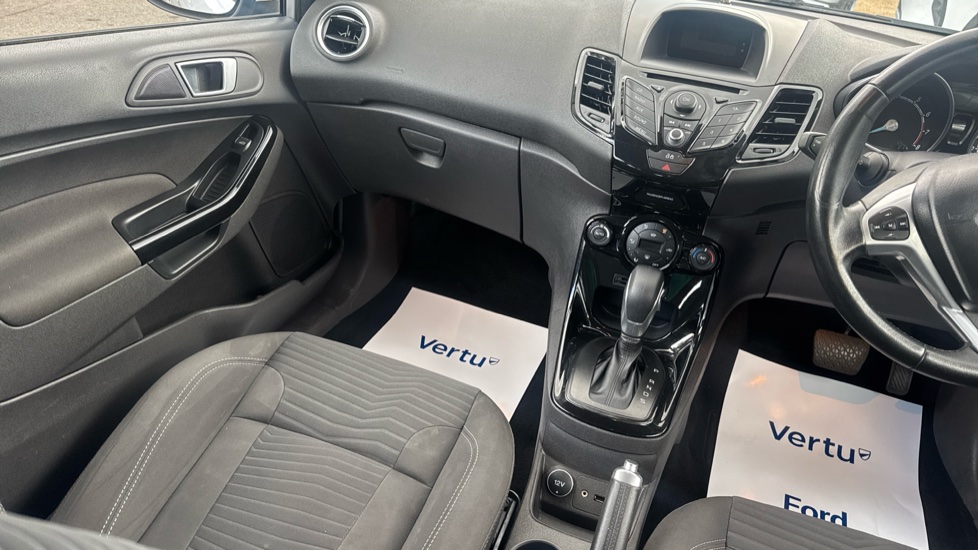 Ford Fiesta 1.6 Zetec 3dr Powershift Petrol Hatchback - Image 14
