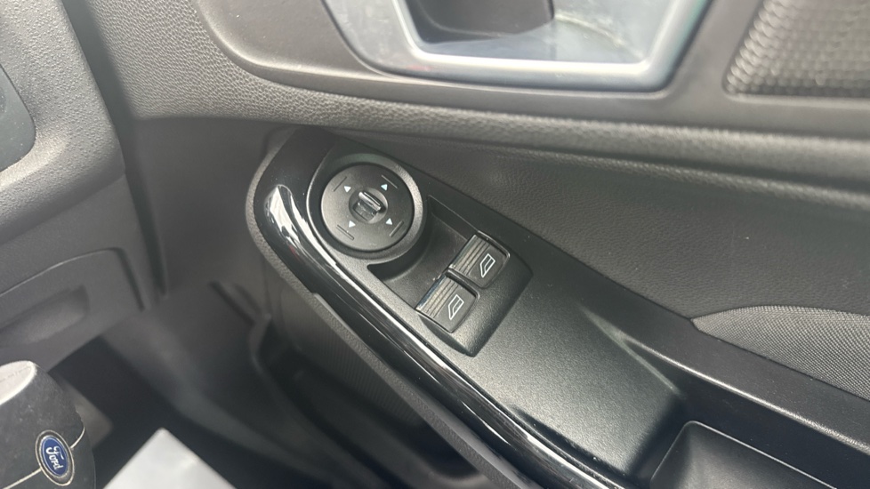 Ford Fiesta 1.6 Zetec 3dr Powershift Petrol Hatchback - Image 24