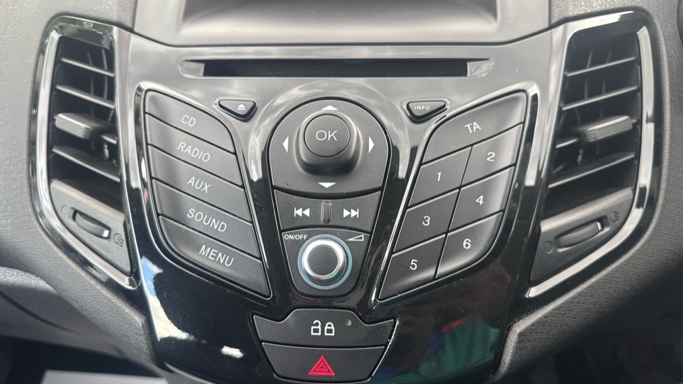 Ford Fiesta 1.6 Zetec 3dr Powershift Petrol Hatchback - Image 25