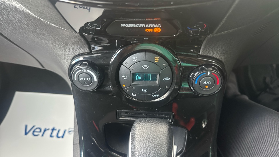Ford Fiesta 1.6 Zetec 3dr Powershift Petrol Hatchback - Image 26