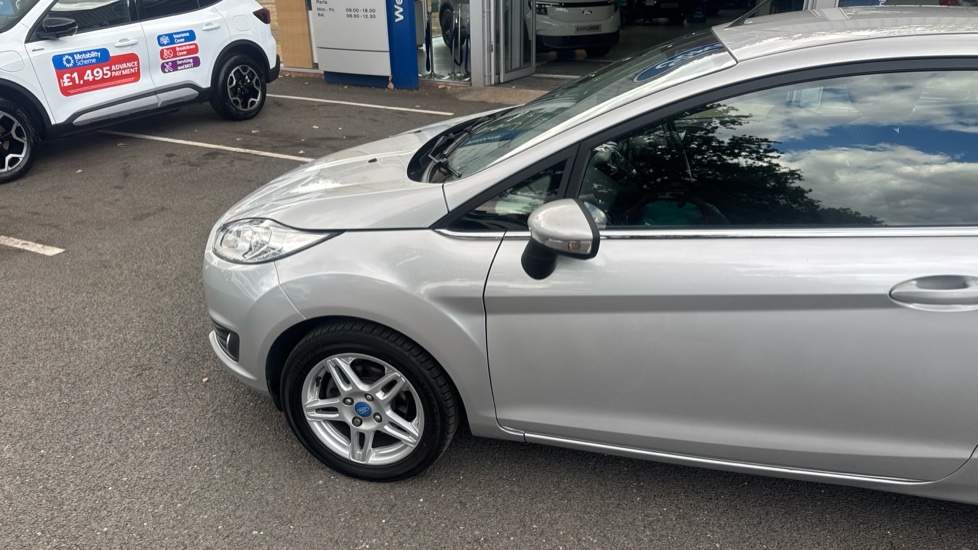 Ford Fiesta 1.6 Zetec 3dr Powershift Petrol Hatchback - Image 32