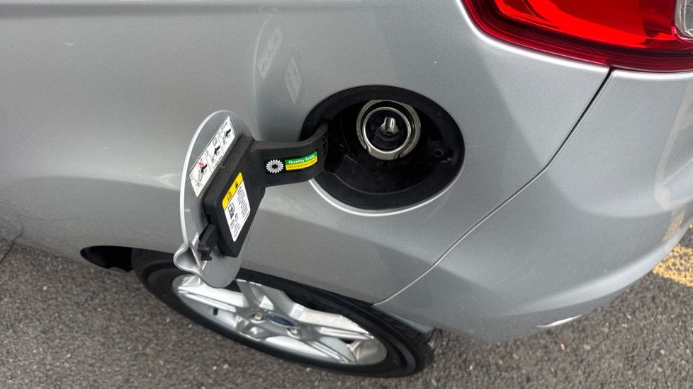 Ford Fiesta 1.6 Zetec 3dr Powershift Petrol Hatchback - Image 33