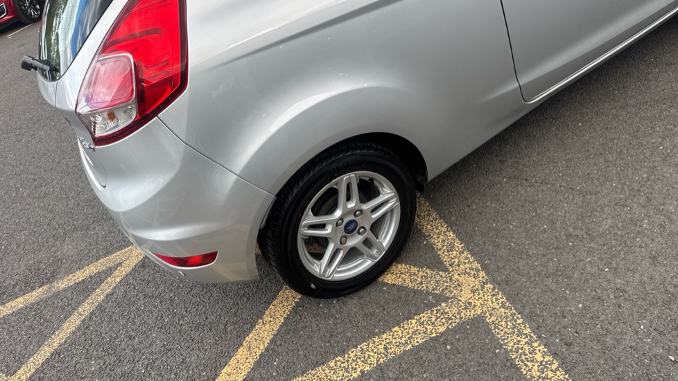Ford Fiesta 1.6 Zetec 3dr Powershift Petrol Hatchback - Image 34