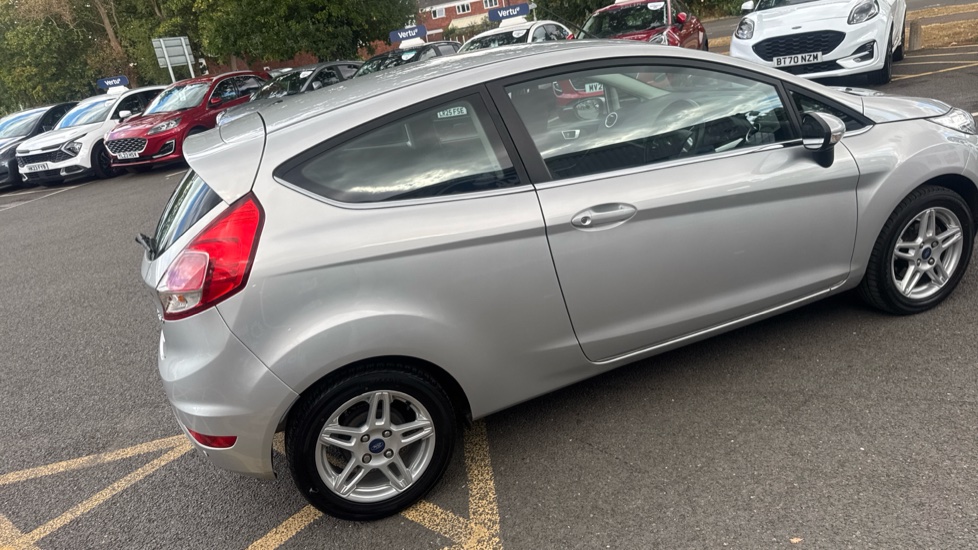 Ford Fiesta 1.6 Zetec 3dr Powershift Petrol Hatchback - Image 35