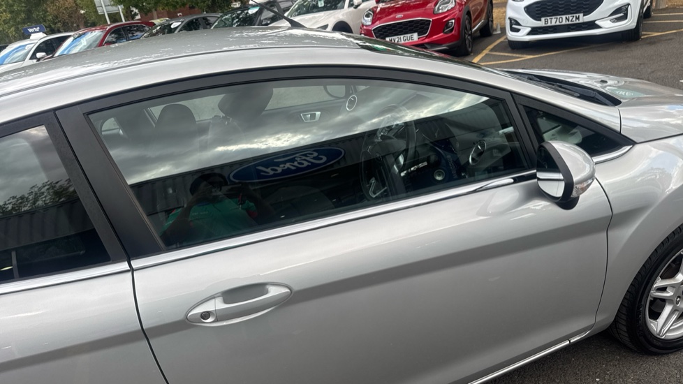 Ford Fiesta 1.6 Zetec 3dr Powershift Petrol Hatchback - Image 36