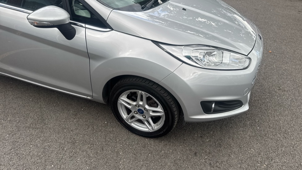 Ford Fiesta 1.6 Zetec 3dr Powershift Petrol Hatchback - Image 37