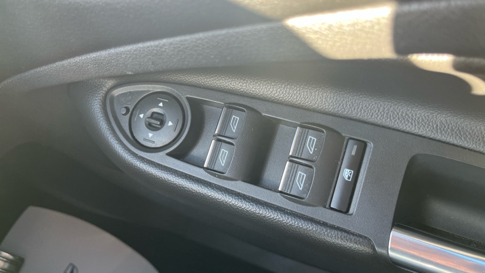 Ford Kuga 1.5 EcoBoost ST-Line 5dr 2WD Petrol Estate - Image 19