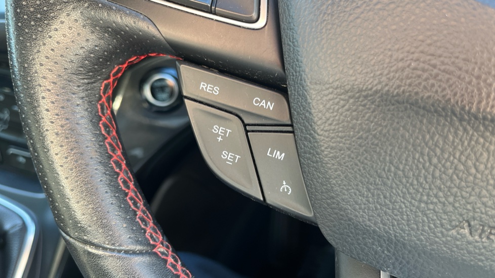 Ford Kuga 1.5 EcoBoost ST-Line 5dr 2WD Petrol Estate - Image 25