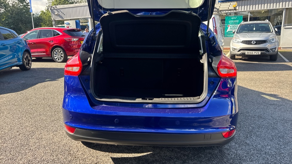 Ford Focus 1.0 EcoBoost 125 Titanium 5dr Auto Petrol Hatchback - Image 4