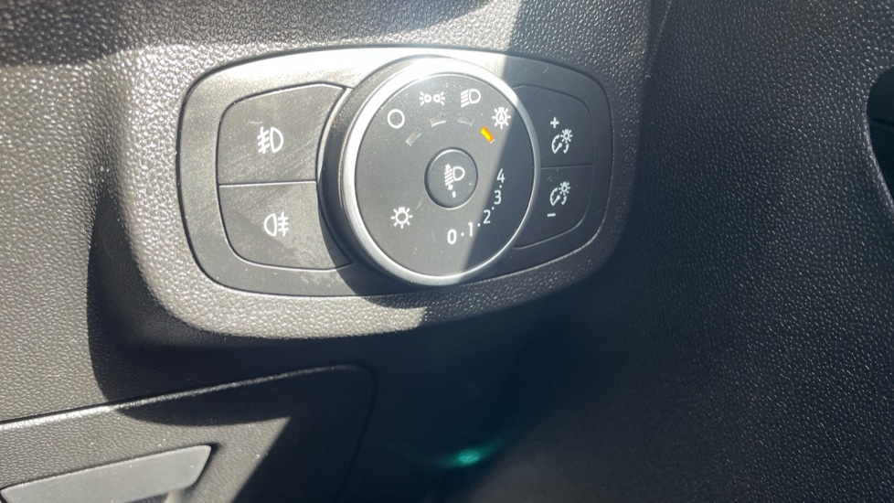 Ford Fiesta 1.0 EcoBoost Zetec 5dr Petrol Hatchback - Image 34