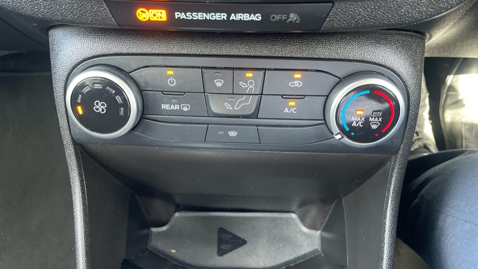 Ford Fiesta 1.0 EcoBoost Zetec 5dr Petrol Hatchback - Image 37