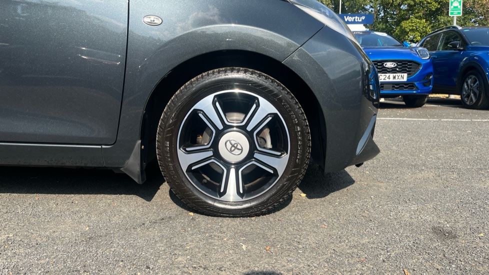 Toyota Aygo 1.0 VVT-i X-Clusiv 3 5dr Petrol Hatchback - Image 7