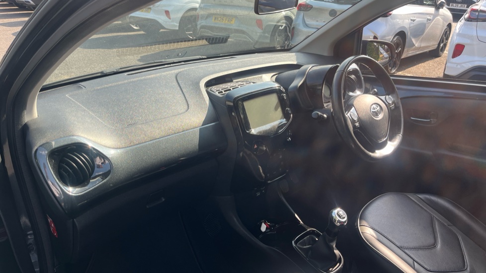 Toyota Aygo 1.0 VVT-i X-Clusiv 3 5dr Petrol Hatchback - Image 9