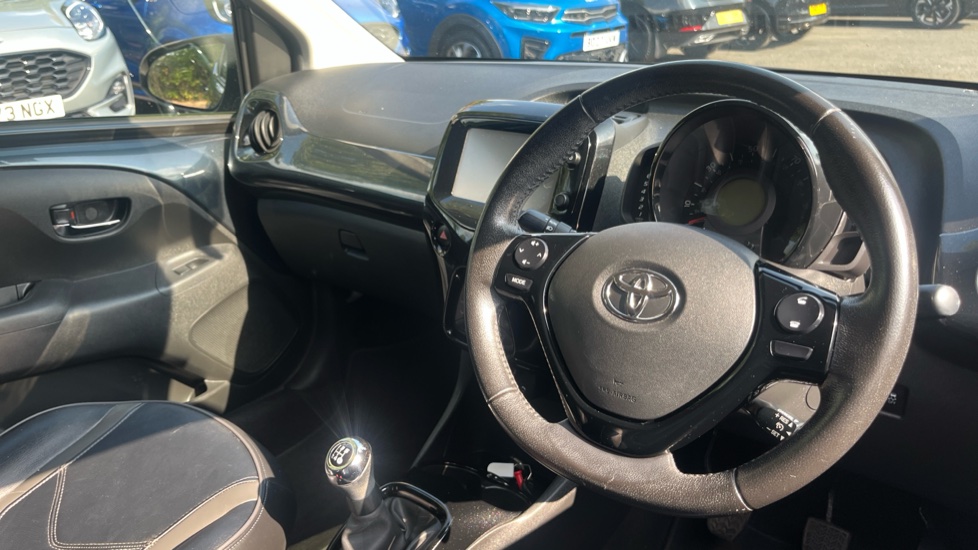 Toyota Aygo 1.0 VVT-i X-Clusiv 3 5dr Petrol Hatchback - Image 11