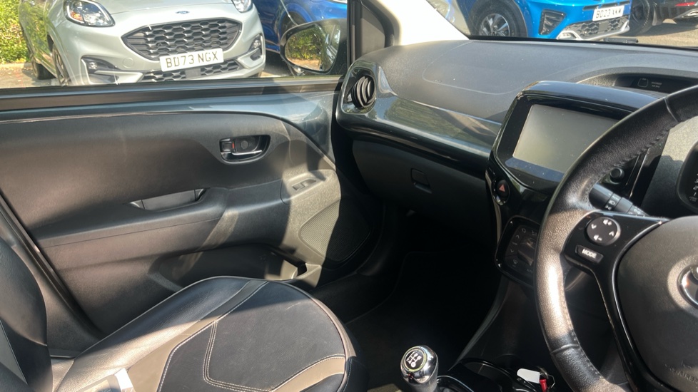 Toyota Aygo 1.0 VVT-i X-Clusiv 3 5dr Petrol Hatchback - Image 14