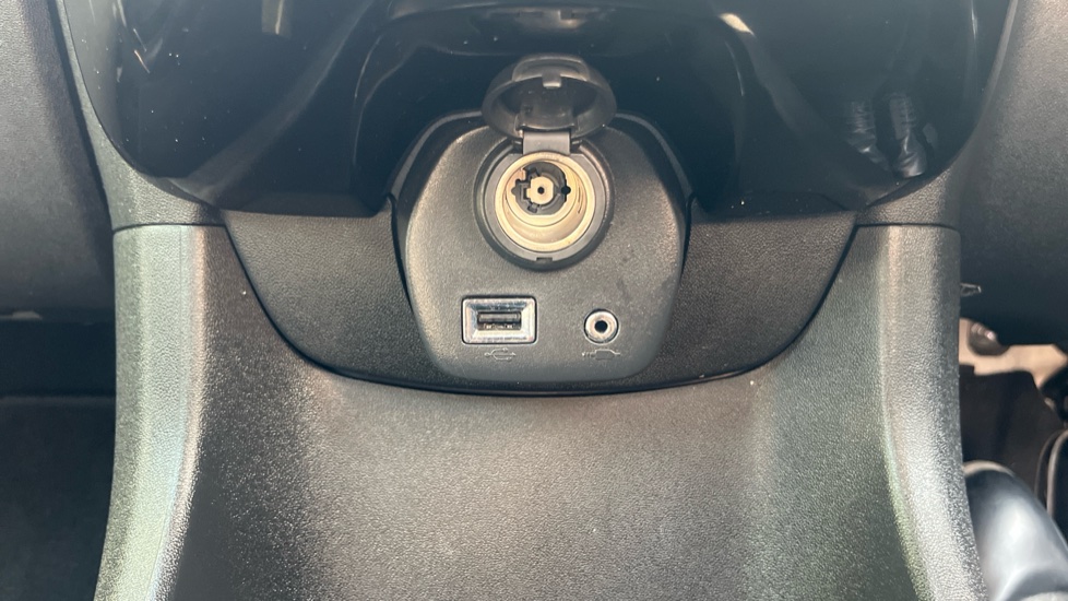 Toyota Aygo 1.0 VVT-i X-Clusiv 3 5dr Petrol Hatchback - Image 33