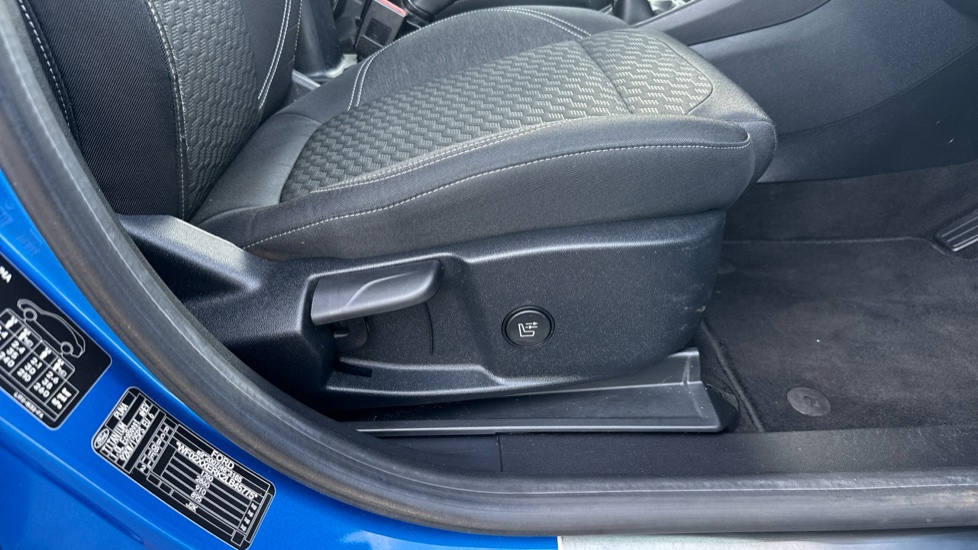 Ford Puma 1.0 EcoBoost Hybrid mHEV Titanium First Ed 5dr Petrol Hatchback - Image 37