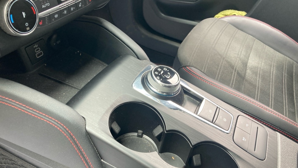 Ford Kuga 2.5 FHEV ST-Line X Edition 5dr CVT Hybrid Estate - Image 13