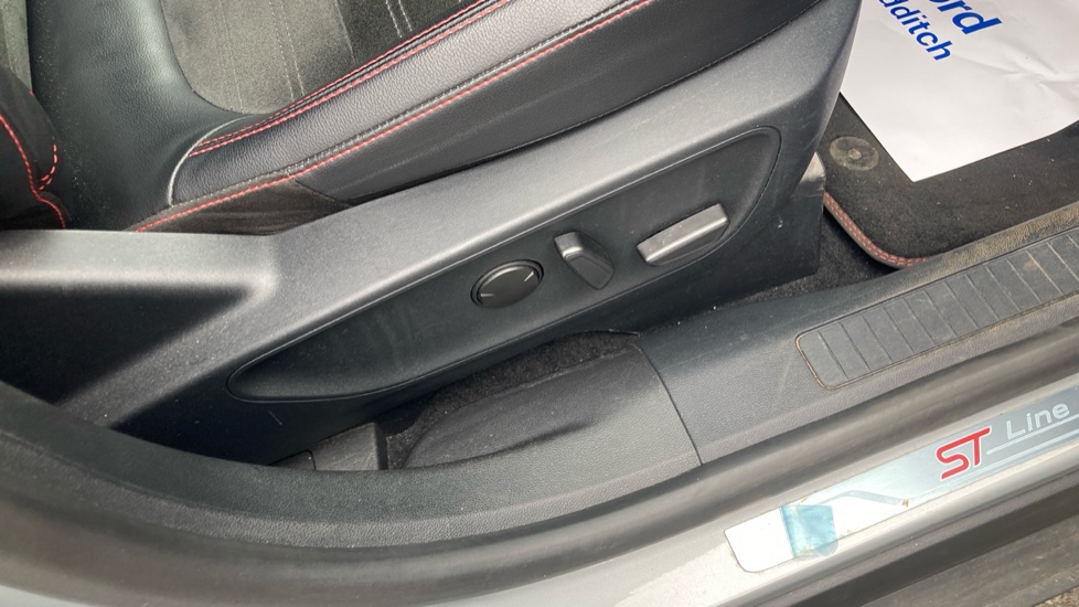 Ford Kuga 2.5 FHEV ST-Line X Edition 5dr CVT Hybrid Estate - Image 29