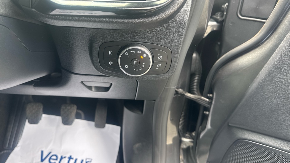 Ford Fiesta 1.0 EcoBoost 95 Titanium 5dr Petrol Hatchback - Image 31