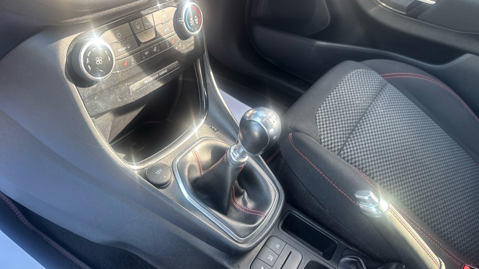 Ford Puma 1.0 EcoBoost Hybrid mHEV ST-Line 5dr Petrol Hatchback - Image 13