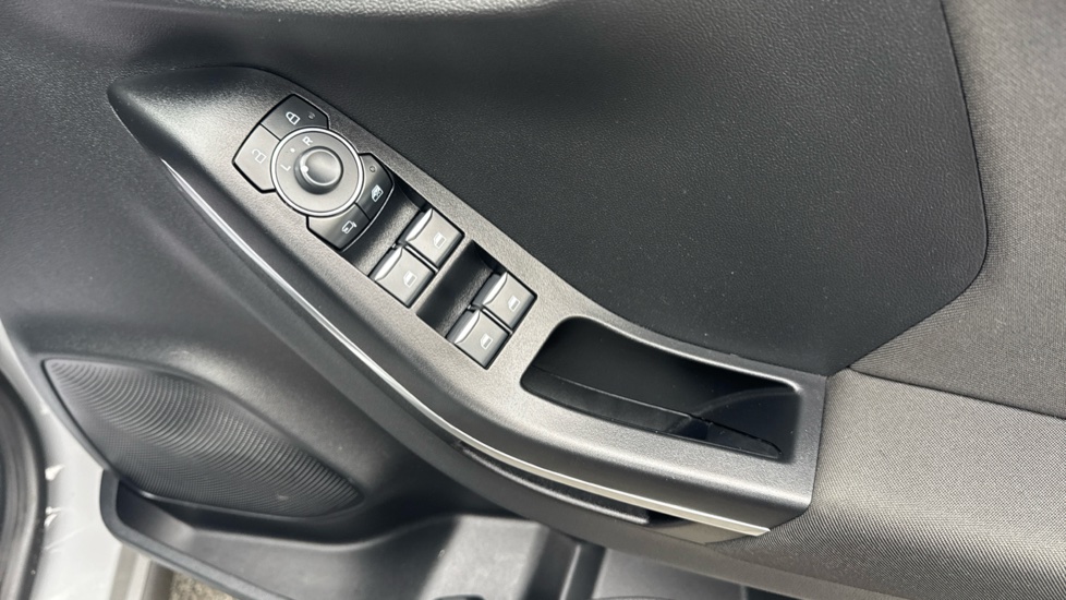 Ford Puma 1.0 EcoBoost Hybrid mHEV ST-Line 5dr Petrol Hatchback - Image 31