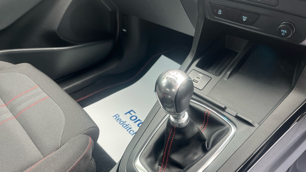 Ford Puma 1.0 EcoBoost Hybrid mHEV ST-Line 5dr Petrol Hatchback - Image 13