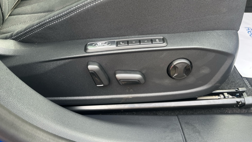 Ford Explorer 210kW Premium 79kWh 5dr Auto [Driver Assist Pack] Electric Estate - Image 32