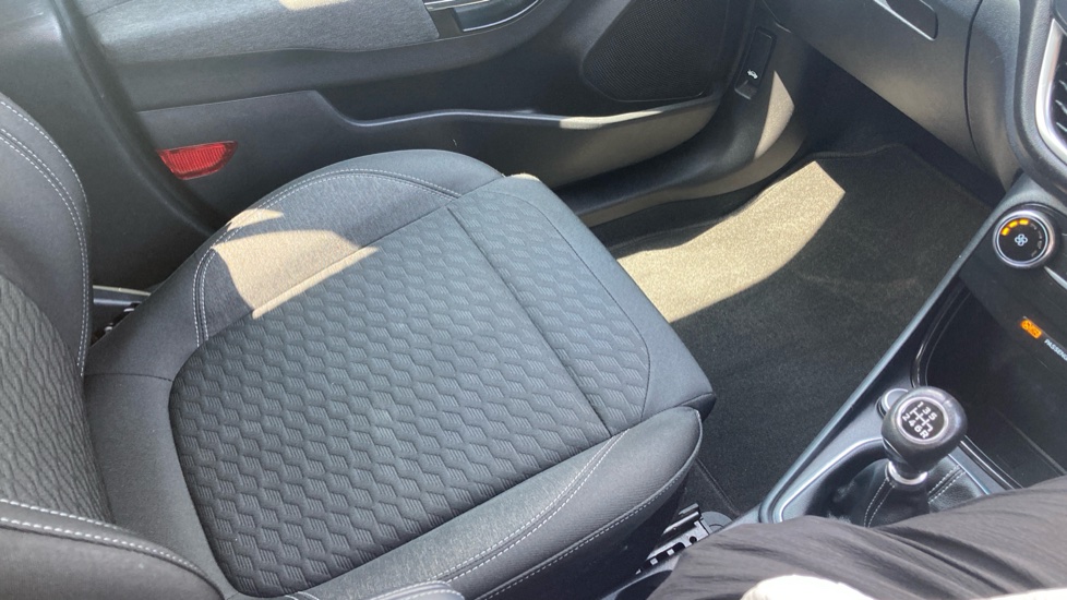 Ford Puma 1.0 EcoBoost Hybrid mHEV Titanium 5dr Petrol Hatchback - Image 34