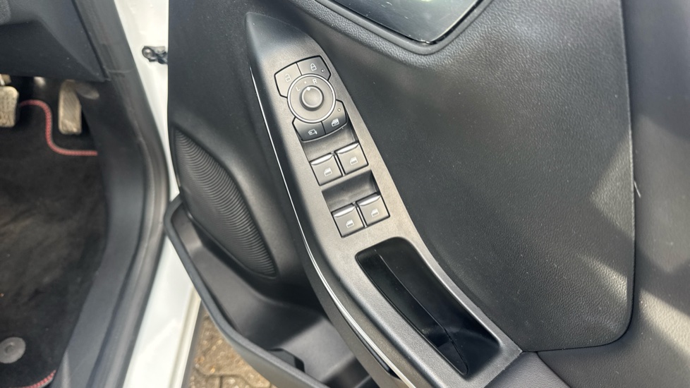 Ford Puma 1.0 EcoBoost Hybrid mHEV ST-Line X 5dr Petrol Hatchback - Image 22