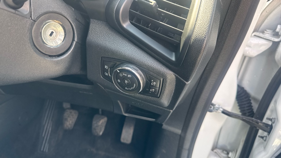 Ford EcoSport 1.0 EcoBoost Zetec 5dr Petrol Hatchback - Image 26