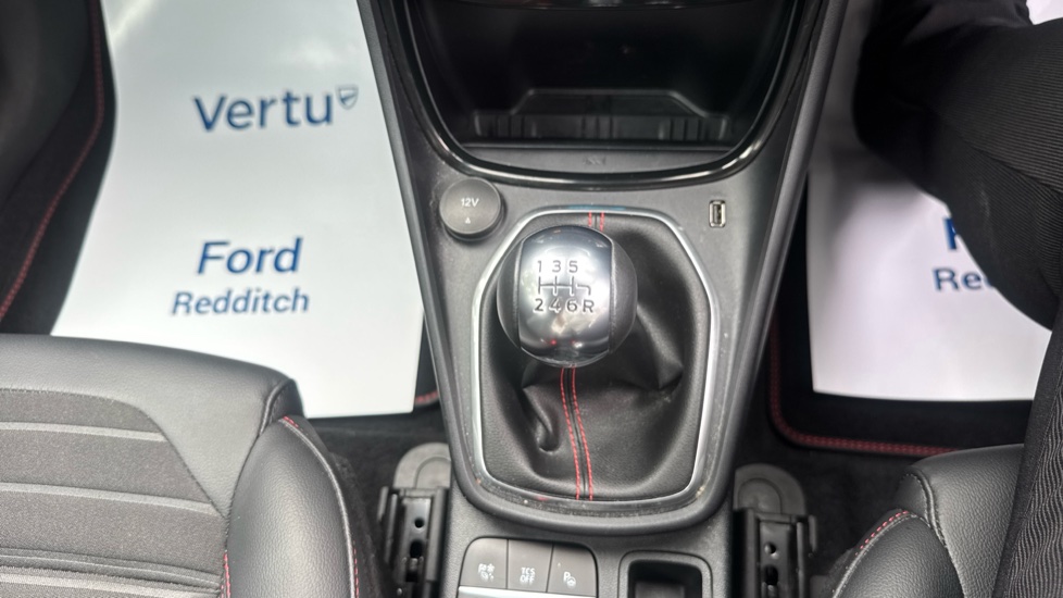 Ford Puma 1.0 EcoBoost Hybrid mHEV ST-Line X 5dr Petrol Hatchback - Image 32
