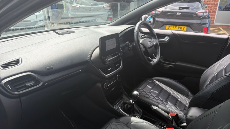 Ford Puma 1.0 EcoBoost Hybrid mHEV 155 ST-Line Vignale 5dr Petrol Hatchback - Image 9