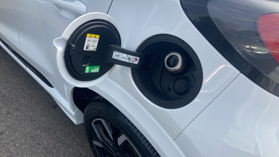 Ford Puma 1.0 EcoBoost Hybrid mHEV ST-Line X 5dr Petrol Hatchback - Image 25